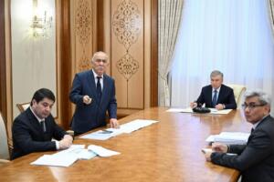 Шавкат Мирзиёев нефть-газ соҳасида амалга оширилаётган ишлар ижроси билан танишди
