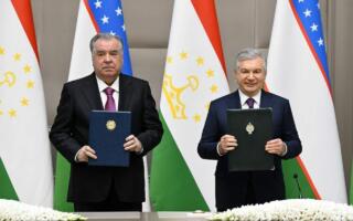 Ўзбекистон – Тожикистон ўртасида икки томонлама битимлар имзоланди