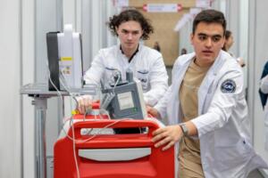 Central Asian University клиник амалиётнинг тўлақонли симуляцияси орқали тиббий таълимнинг ноёб форматини жорий этмоқда