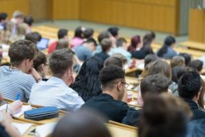 Энди таълимни хорижий тилда якунлаган талабалардан магистратура учун тил сертификати талаб қилинмайди