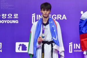 Ўзбекистонлик таэквондочи жаҳон чемпионатида кумуш медални қўлга киритди