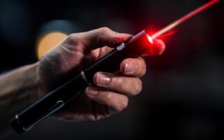 Ўзбекистонда портатив лазерли нур тарқатгичларнинг қонунга хилоф муомаласи учун жавобгарлик белгиланди