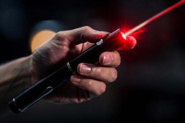 Ўзбекистонда портатив лазерли нур тарқатгичларнинг қонунга хилоф муомаласи учун жавобгарлик белгиланди