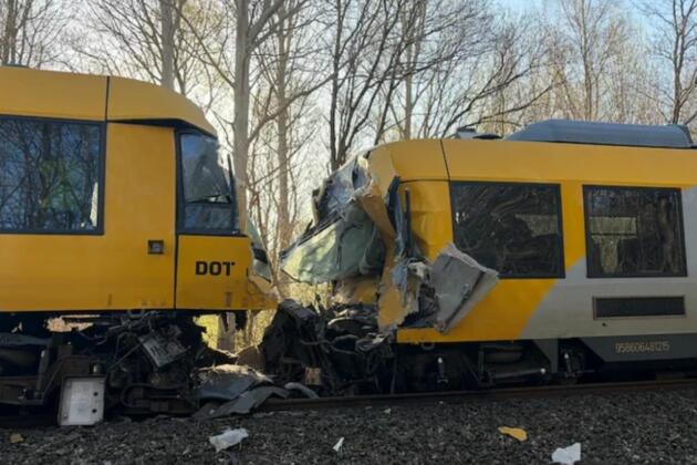 Данияда икки поезд тўқнашиб кетди: 17 нафар киши жабрланди