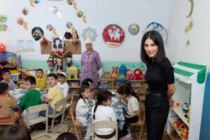 Саида Мирзиёева Самарқанддаги янгиланаётган боғча, турар жойлар ва тиббиёт муассасалари билан танишди