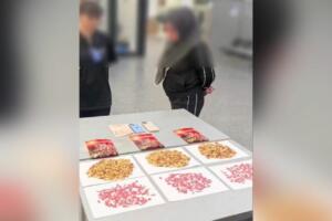 Тошкент аэропортида бошқа бировнинг сумкасини олиб ўтишга рози бўлган аёл наркотиклар билан ушланди