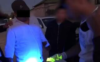 Қорақалпоғистонда кадастр бўлими раҳбари $2 минг пора билан ушланди
