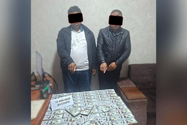 Андижонда маҳалла раиси ва ҳоким ёрдамчиси $3 минг пора билан ушланди