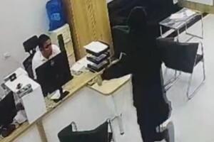 Самарқандда йигит банкда ўғрилик содир этишга уринди