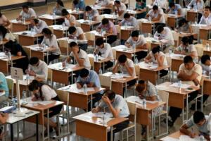 Ўзбекистонда ногиронлиги бўлган абитуриентларга кириш имтиҳонларида қўшимча вақт берилади