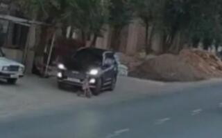 Қашқадарёда Chery ҳайдовчиси 3 ёшли болани машинада туртиб юборди