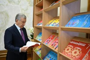 Шавкат Мирзиёев мактабларда янги авлод дарсликларини жорий этиш масалаларига оид тақдимот билан танишди