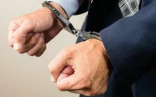 Хоразмда пенсия миқдорини ошириб беришни ваъда қилган ҳоким ёрдамчиси ушланди