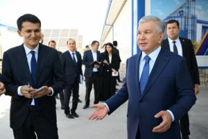 Шавкат Мирзиёев Қорақалпоғистондаги парранда корхонаси фаолияти билан танишди
