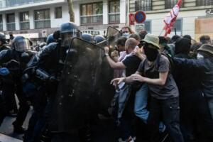 Францияда талаба ва ўқувчиларнинг норозилиги сабаб университетларнинг 90% ўз фаолиятини тўхтатди
